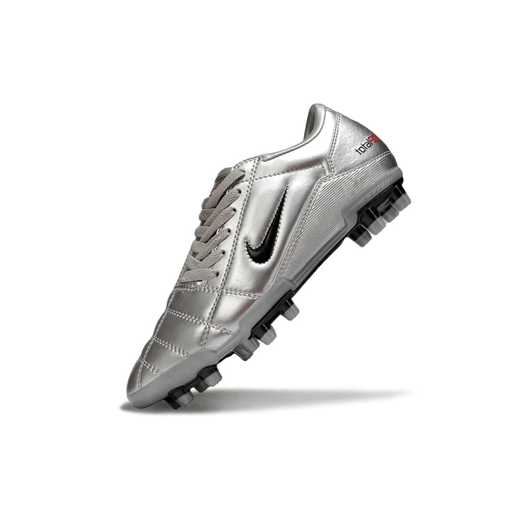 Chuteira Campo Nike Total 90 FG Prata e Vermelha