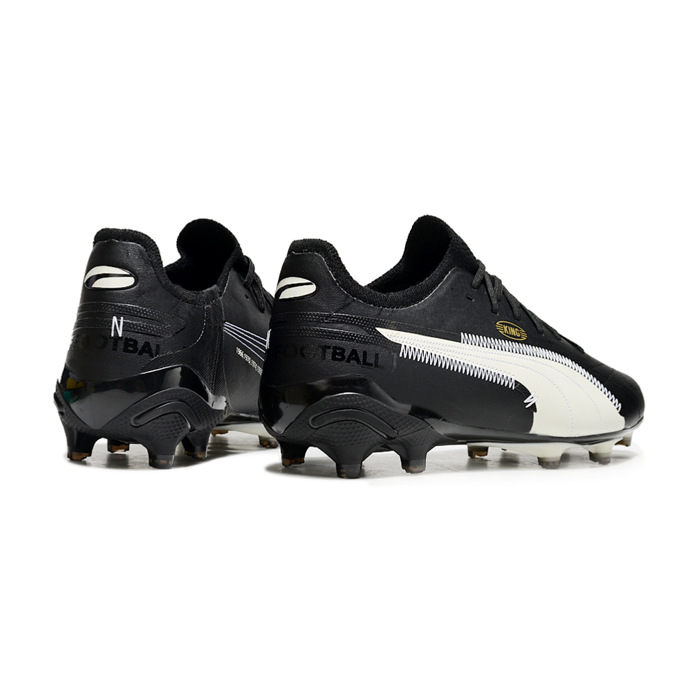 Chureira Campo Puma King Ultimate FG Preta e Branca