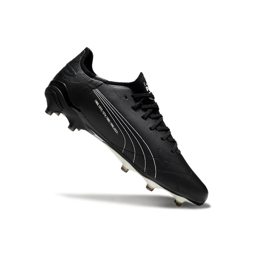 Chureira Campo Puma King Ultimate FG Preta e Branca