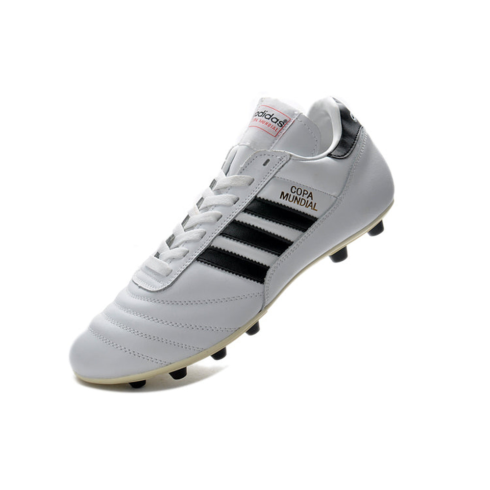 Chuteira Campo Adidas Copa Mundial FG Branca e Preta