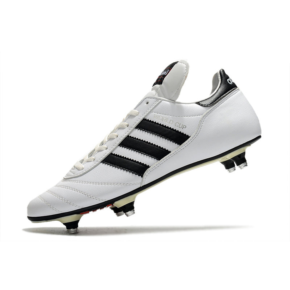 Chuteira Campo Adidas Copa Mundial Team Ponta de Aluminio Branca e Preta